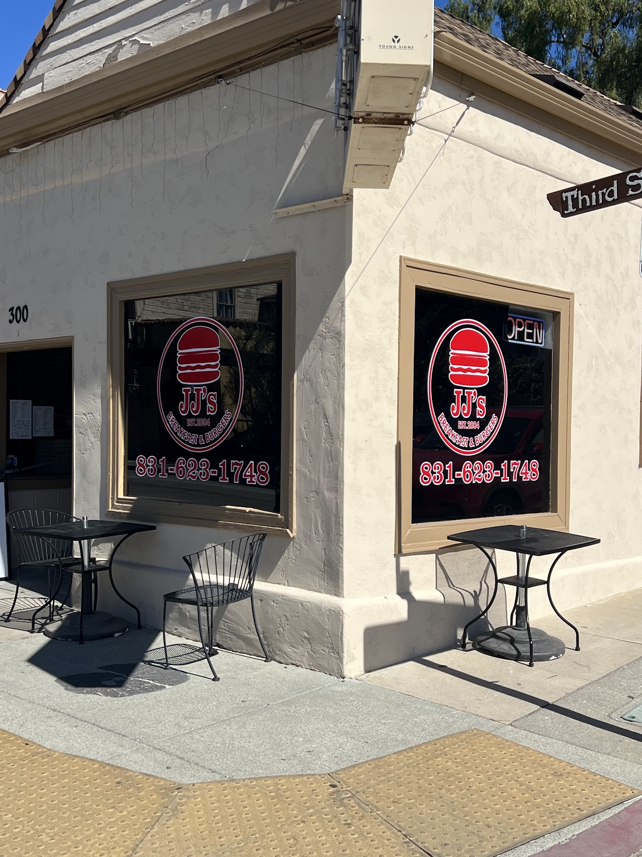 J J's breakfast and burgers
