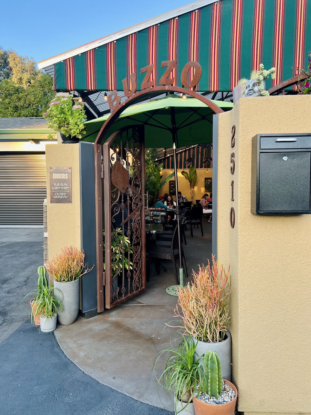 Buzzo's Wood Fired Pizzeria